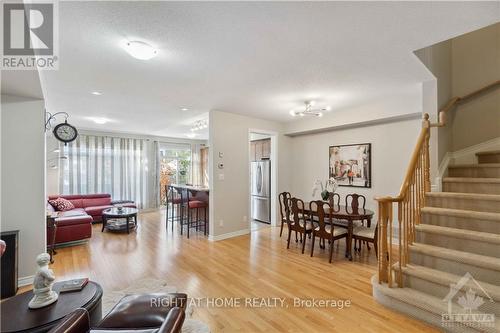 155 Kinghaven Crescent, Ottawa, ON - Indoor Photo Showing Living Room