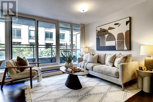 205 - 775 King Street, Toronto, ON - Indoor Photo Showing Living Room