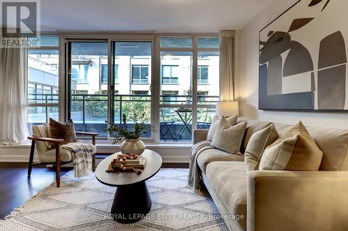 205 - 775 King Street, Toronto, ON - Indoor Photo Showing Living Room