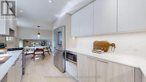 25 Silver Aspen Drive, Markham, ON - Indoor Photo Showing Kitchen