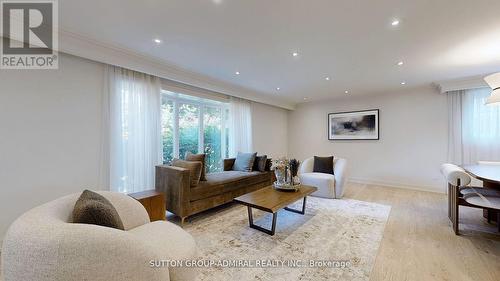 25 Silver Aspen Drive, Markham, ON - Indoor Photo Showing Living Room