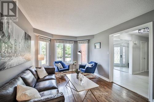 4 Cornerstone Court, Caledon, ON - Indoor Photo Showing Living Room