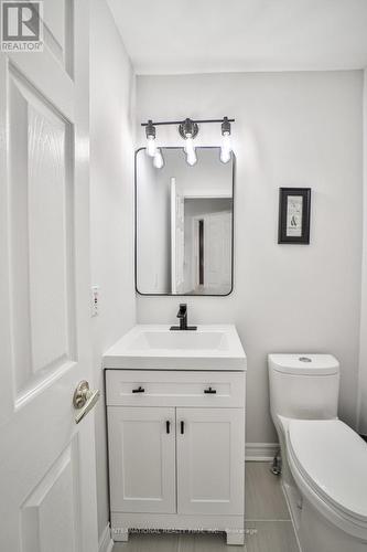 4 Cornerstone Court, Caledon, ON - Indoor Photo Showing Bathroom