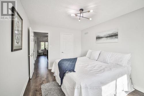 4 Cornerstone Court, Caledon, ON - Indoor Photo Showing Bedroom