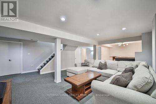 4 Cornerstone Court, Caledon, ON - Indoor Photo Showing Living Room