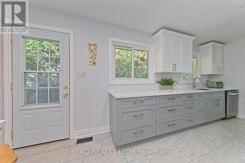 19 Chapel Street, Halton Hills, ON - Indoor Photo Showing Kitchen