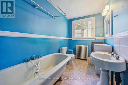 15 Laws Street, Toronto, ON - Indoor Photo Showing Bathroom