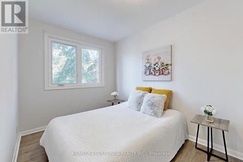 330 Neal Drive, Richmond Hill, ON - Indoor Photo Showing Bedroom