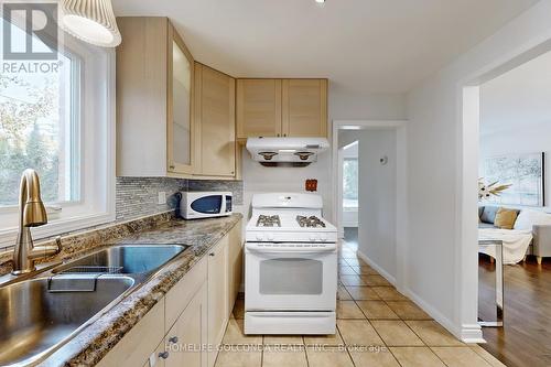 330 Neal Drive, Richmond Hill, ON - Indoor Photo Showing Kitchen With Double Sink