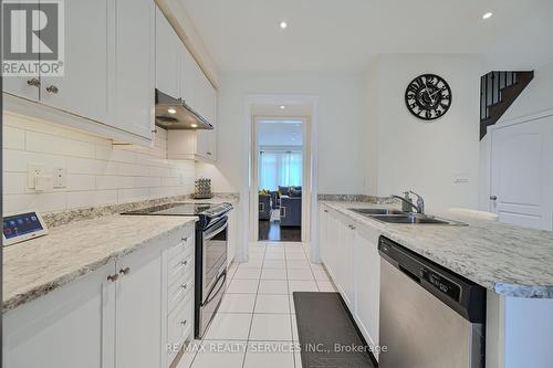 249 Inspire Boulevard, Brampton, ON - Indoor Photo Showing Kitchen With Double Sink With Upgraded Kitchen