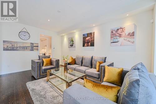 249 Inspire Boulevard, Brampton, ON - Indoor Photo Showing Living Room