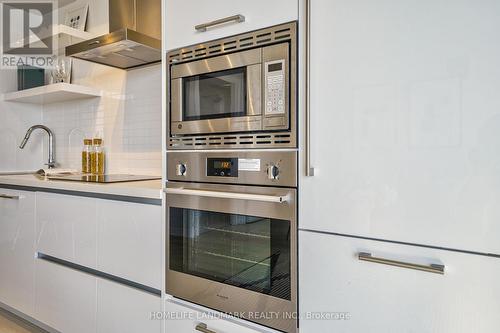 3705 - 2221 Yonge Street, Toronto, ON - Indoor Photo Showing Kitchen