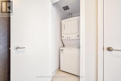 3705 - 2221 Yonge Street, Toronto, ON - Indoor Photo Showing Laundry Room