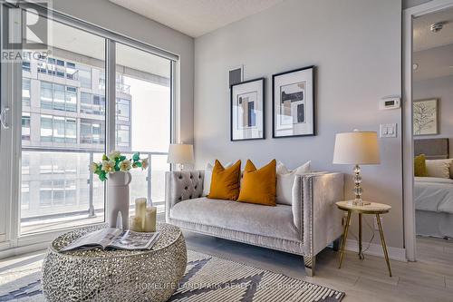 3705 - 2221 Yonge Street, Toronto, ON - Indoor Photo Showing Bedroom