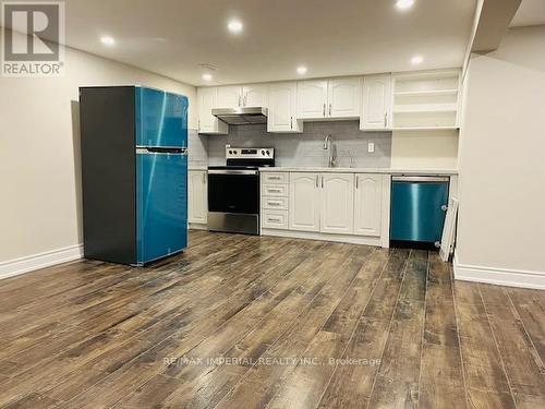 31 Knowles Crescent, Aurora, ON - Indoor Photo Showing Kitchen