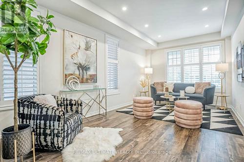 16 Duncan Road, Markham, ON - Indoor Photo Showing Living Room