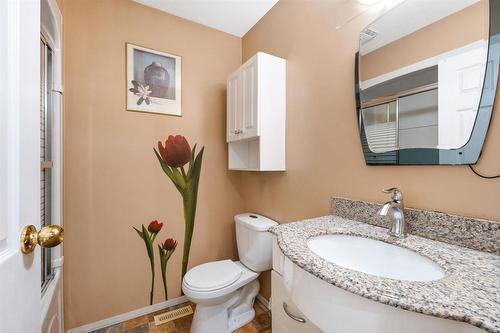 914 Ashburn Street, Winnipeg, MB - Indoor Photo Showing Bathroom