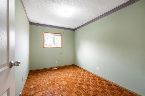 914 Ashburn Street, Winnipeg, MB - Indoor Photo Showing Other Room