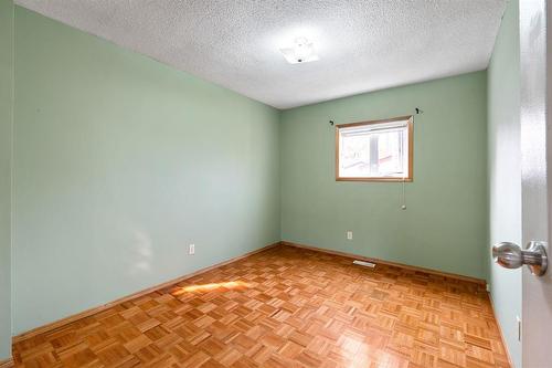 914 Ashburn Street, Winnipeg, MB - Indoor Photo Showing Other Room