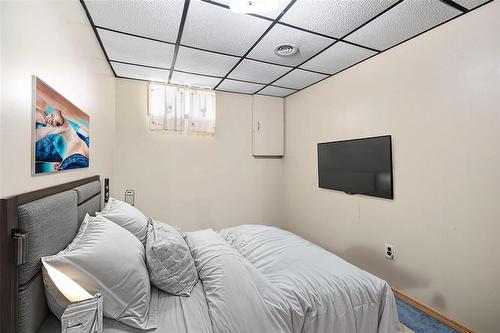 914 Ashburn Street, Winnipeg, MB - Indoor Photo Showing Bedroom