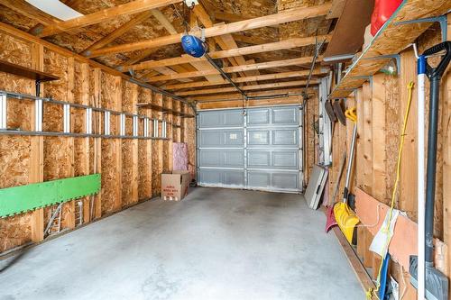 914 Ashburn Street, Winnipeg, MB - Indoor Photo Showing Garage