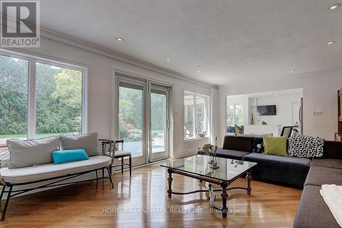 1401 Bunsden Avenue, Mississauga, ON - Indoor Photo Showing Living Room