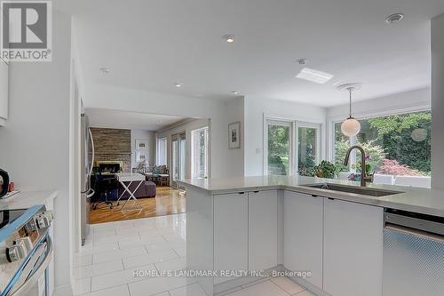 1401 Bunsden Avenue, Mississauga, ON - Indoor Photo Showing Kitchen