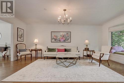 1401 Bunsden Avenue, Mississauga, ON - Indoor Photo Showing Living Room