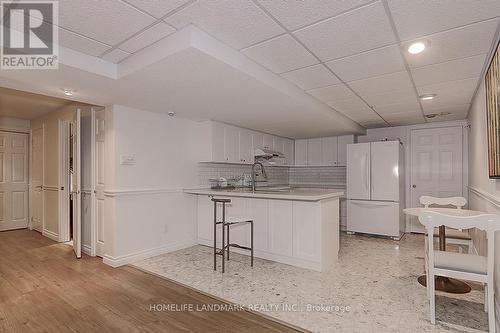 1401 Bunsden Avenue, Mississauga, ON - Indoor Photo Showing Kitchen