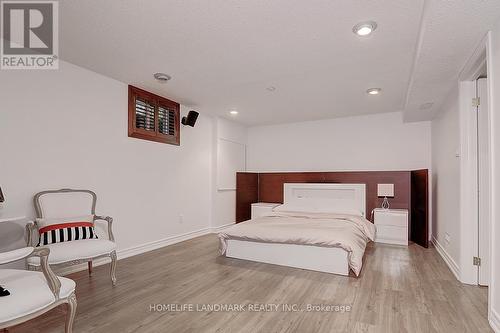 1401 Bunsden Avenue, Mississauga, ON - Indoor Photo Showing Bedroom