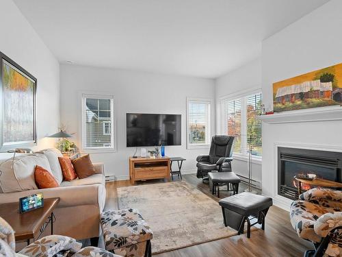 Living room - 302-965 Rue Du Clos-St-Urbain, Prévost, QC - Indoor Photo Showing Living Room With Fireplace