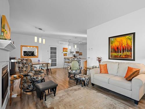 Living room - 302-965 Rue Du Clos-St-Urbain, Prévost, QC - Indoor Photo Showing Living Room