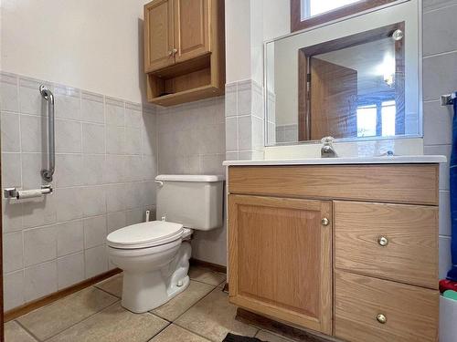 38 Crown Street, Thunder Bay, ON - Indoor Photo Showing Bathroom