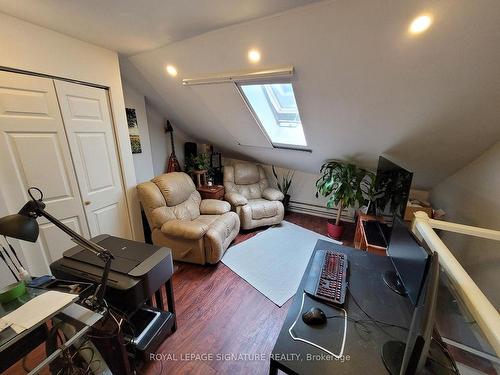 Upper-132 Portland St, Toronto, ON - Indoor Photo Showing Other Room