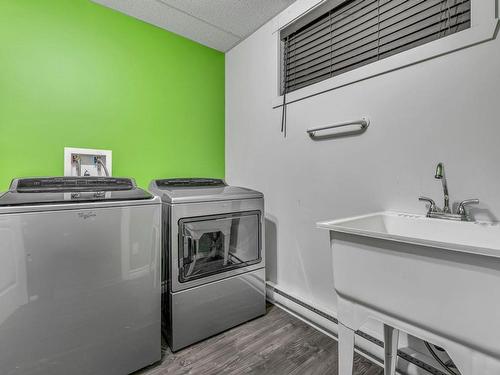 Powder room - 384 Rue Boyte, Québec (Charlesbourg), QC - Indoor Photo Showing Laundry Room