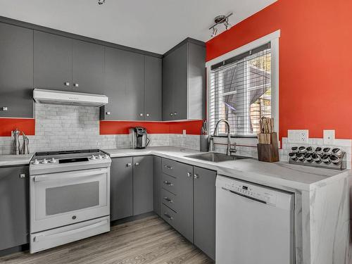 Kitchen - 384 Rue Boyte, Québec (Charlesbourg), QC - Indoor Photo Showing Kitchen