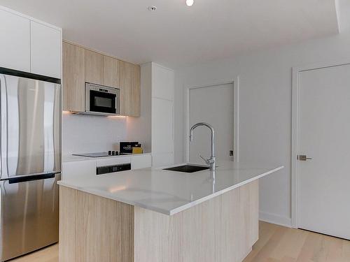 Kitchen - 424-200 Rue Marie-Charles-Le Moyne, Longueuil (Le Vieux-Longueuil), QC - Indoor Photo Showing Kitchen With Upgraded Kitchen