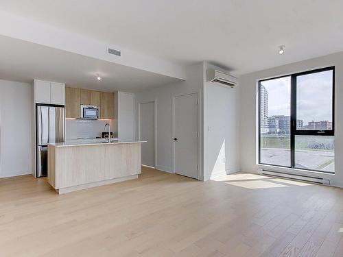 Living room - 424-200 Rue Marie-Charles-Le Moyne, Longueuil (Le Vieux-Longueuil), QC - Indoor Photo Showing Kitchen