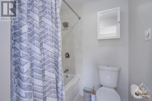 60 Shoreham Avenue, Ottawa, ON - Indoor Photo Showing Bathroom