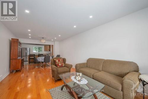 60 Shoreham Avenue, Ottawa, ON - Indoor Photo Showing Living Room