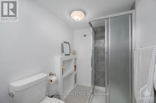 60 Shoreham Avenue, Ottawa, ON - Indoor Photo Showing Bathroom