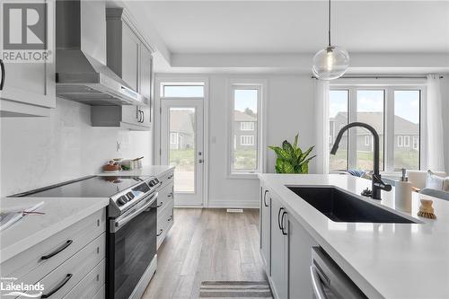 31 Chambery Street, Bracebridge, ON - Indoor Photo Showing Kitchen With Upgraded Kitchen