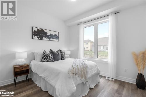 31 Chambery Street, Bracebridge, ON - Indoor Photo Showing Bedroom