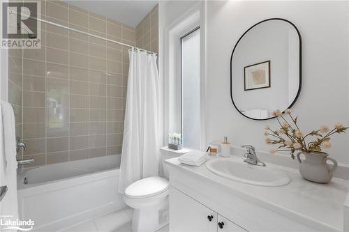 31 Chambery Street, Bracebridge, ON - Indoor Photo Showing Bathroom