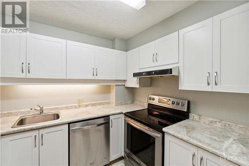 309 Cumberland Street Unit#305, Ottawa, ON - Indoor Photo Showing Kitchen