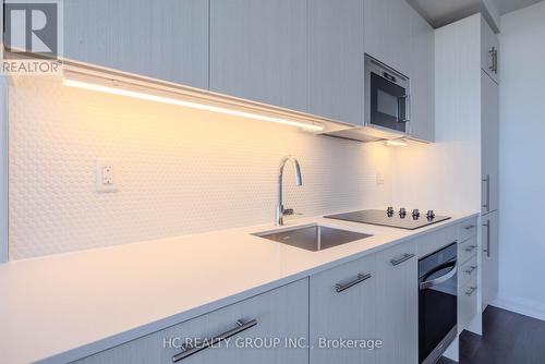 Ph06 - 286 Main Street, Toronto, ON - Indoor Photo Showing Kitchen With Upgraded Kitchen