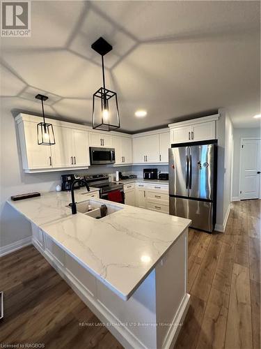 816 23Rd Avenue, Hanover, ON - Indoor Photo Showing Kitchen With Double Sink