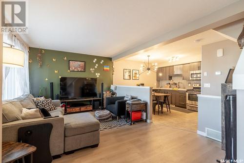 96 5250 Aerodrome Road, Regina, SK - Indoor Photo Showing Living Room