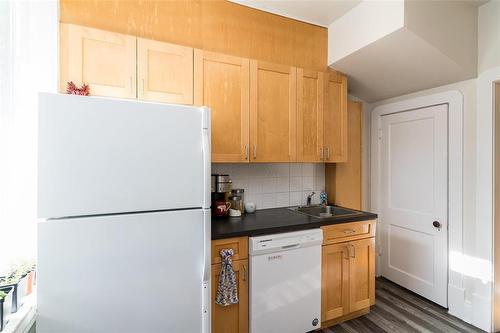 542 Rathgar Avenue, Winnipeg, MB - Indoor Photo Showing Kitchen