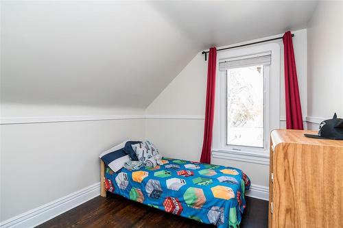 542 Rathgar Avenue, Winnipeg, MB - Indoor Photo Showing Bedroom